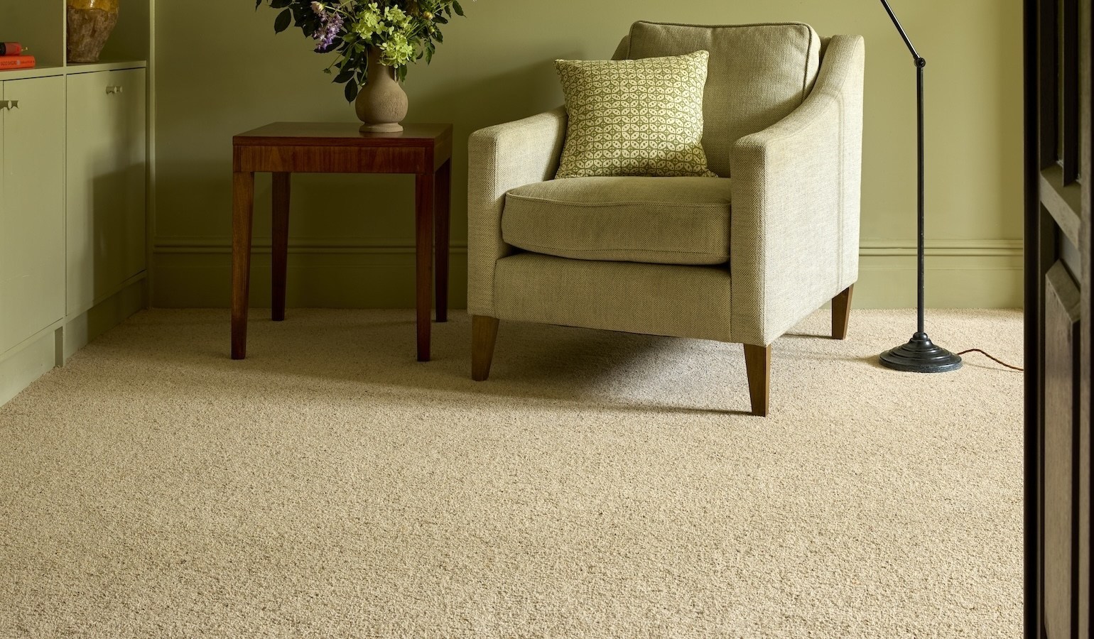 A fine gauge, wool twist carpet in elegant plain and heather shades. Manufactured using tenth gauge machinery, Hampstead offers a refined, dense finish and is available in two qualities – Supreme and Deluxe.