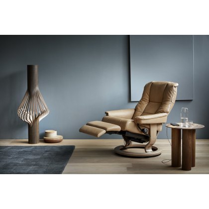 Stressless Mayfair Chair with footstool integrated